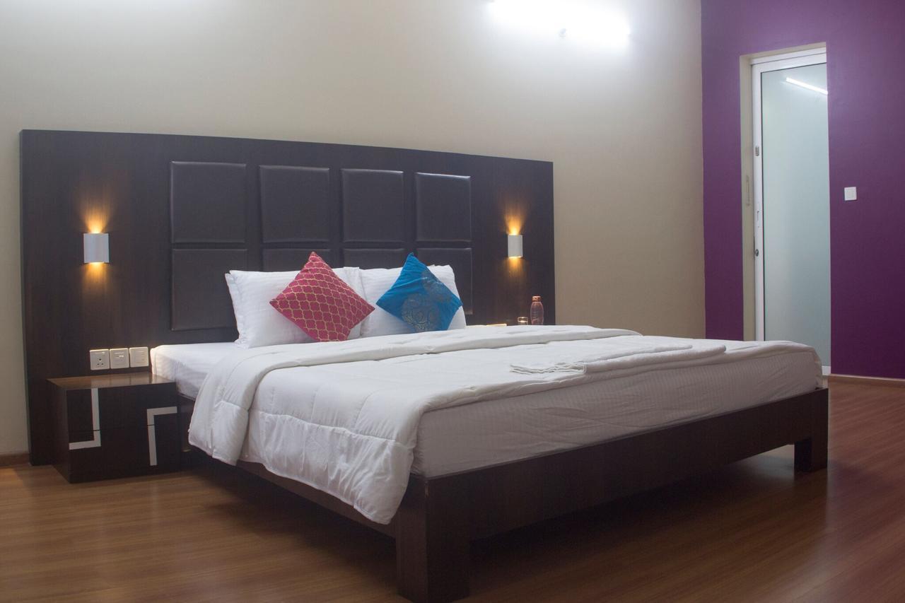 Bed and Breakfast Amanora Park Town à Pune Extérieur photo