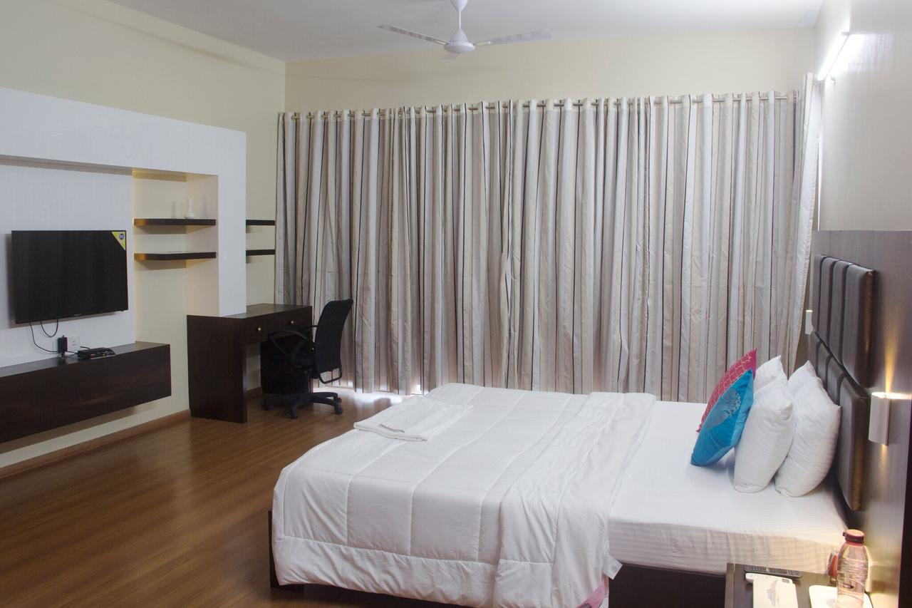 Bed and Breakfast Amanora Park Town à Pune Extérieur photo