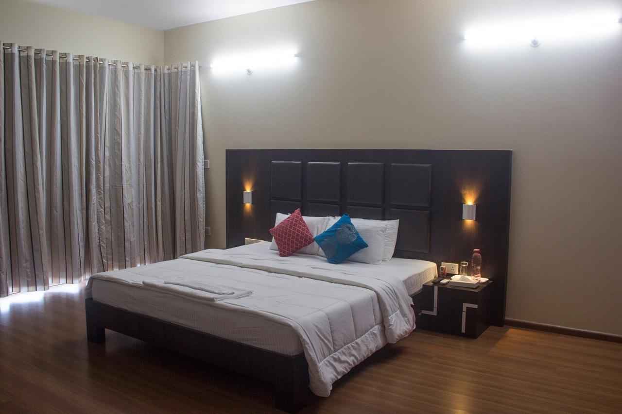Bed and Breakfast Amanora Park Town à Pune Extérieur photo